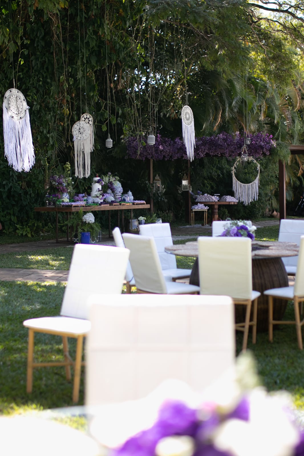 ambiente de casamento classico ou tradicional com a decoração feita por filtros dos sonhos